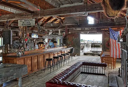 Barn bar